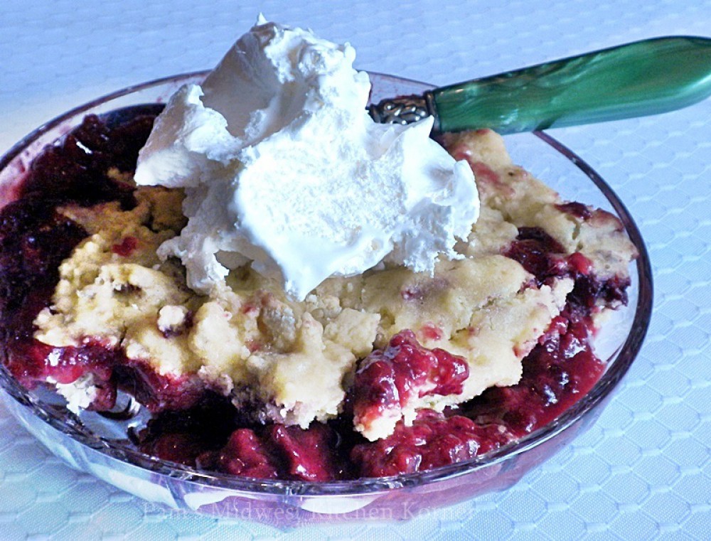 Crock Pot Berry Cobbler